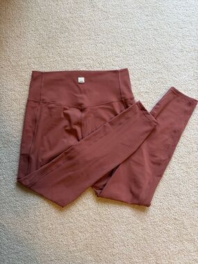 Vuori great used condition rose color leggings M